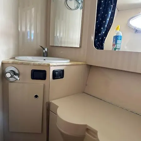 Bateau Moteur Tout Confort Агд