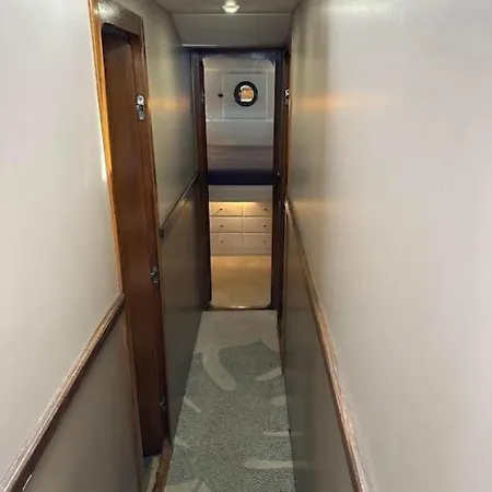 Bateau Moteur Tout Confort
