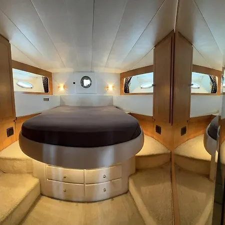Bateau Moteur Tout Confort * Агд
