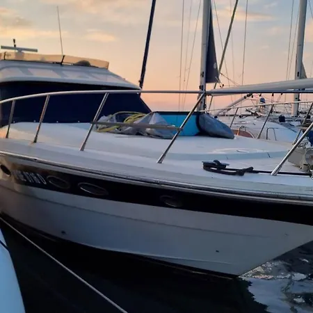 Ботель Bateau Moteur Tout Confort *