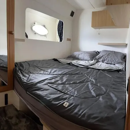 Ботель Bateau Moteur Tout Confort *